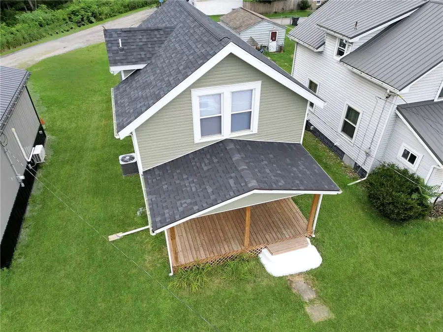 140 Portersville Rd, Ellwood City, PA 16117 - #2