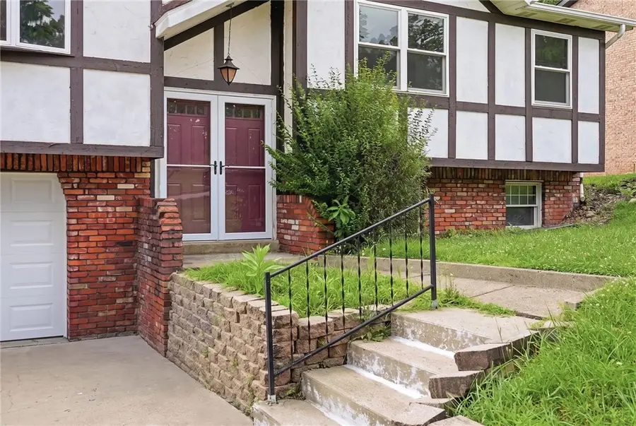 145 Karen Dr, Elizabeth, PA 15037 - #3