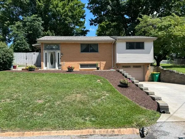 140 Autumn Dr, Butler, PA 16001