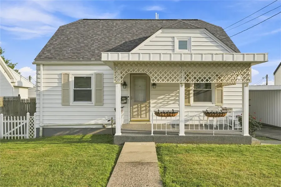 207 Westwood Ave, Masontown, PA 15461 - #2