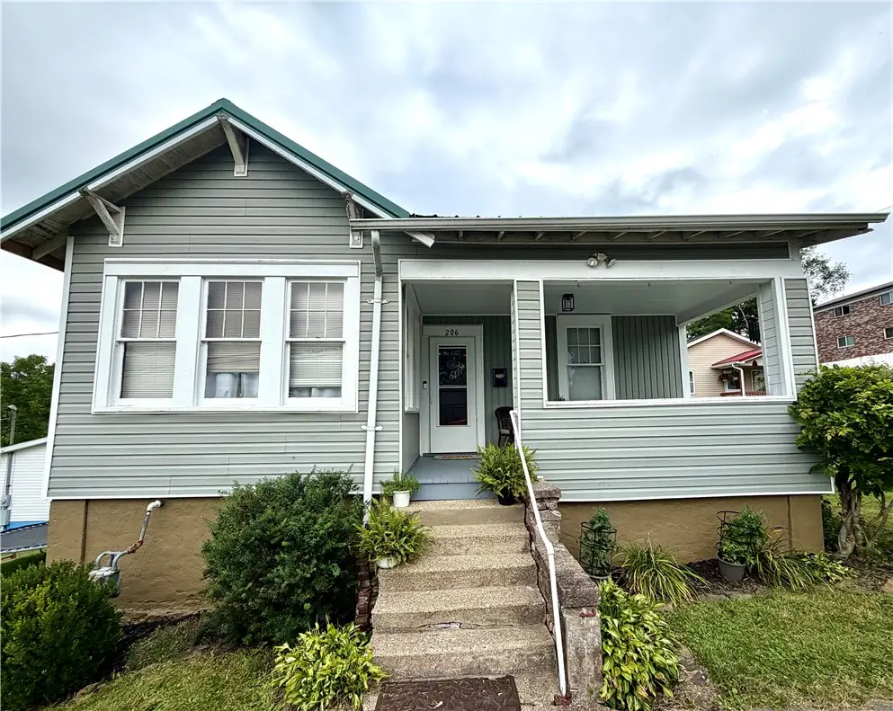 206 S Jefferson St, Connellsville, PA 15425 - #1