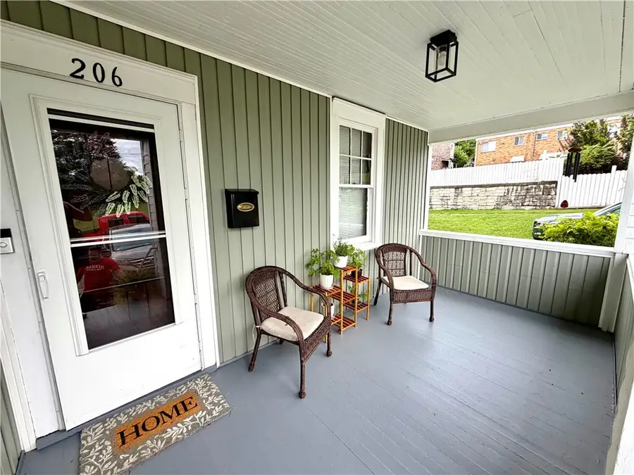 206 S Jefferson St, Connellsville, PA 15425 - #2