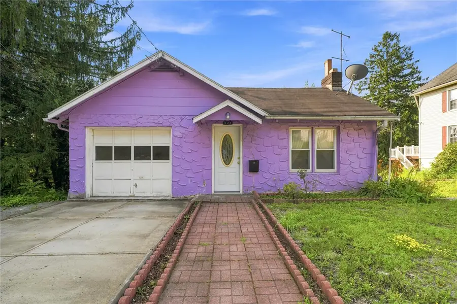 323 New Castle St, Slippery Rock, PA 16057 - #2