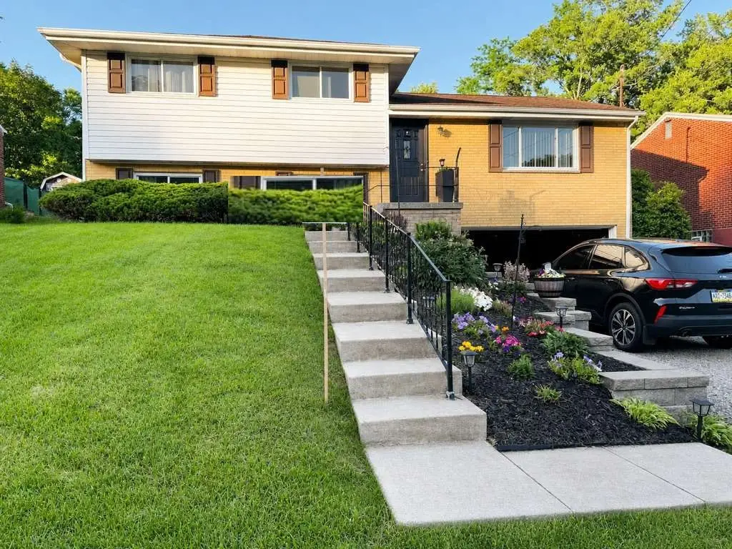 222 Mckenzie Dr, Pittsburgh, PA 15235 - #1