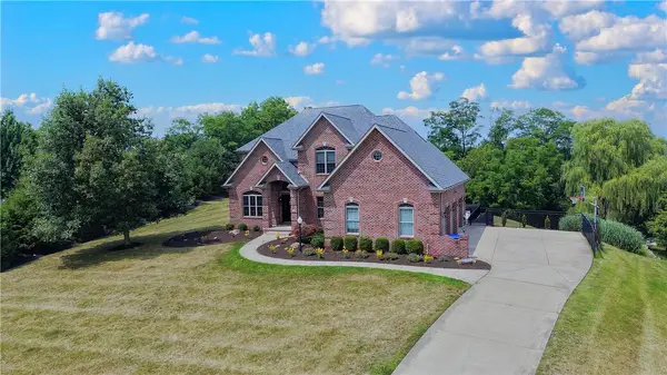 2 Presidential Ln, Valencia, PA 16059