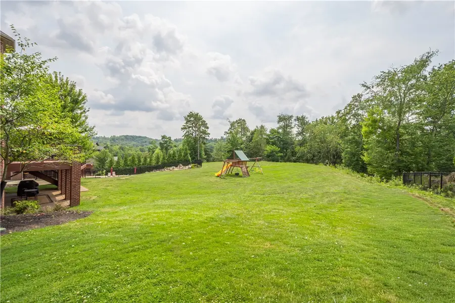 9807 Sumner Dr, Allison Park, PA 15101 - #2