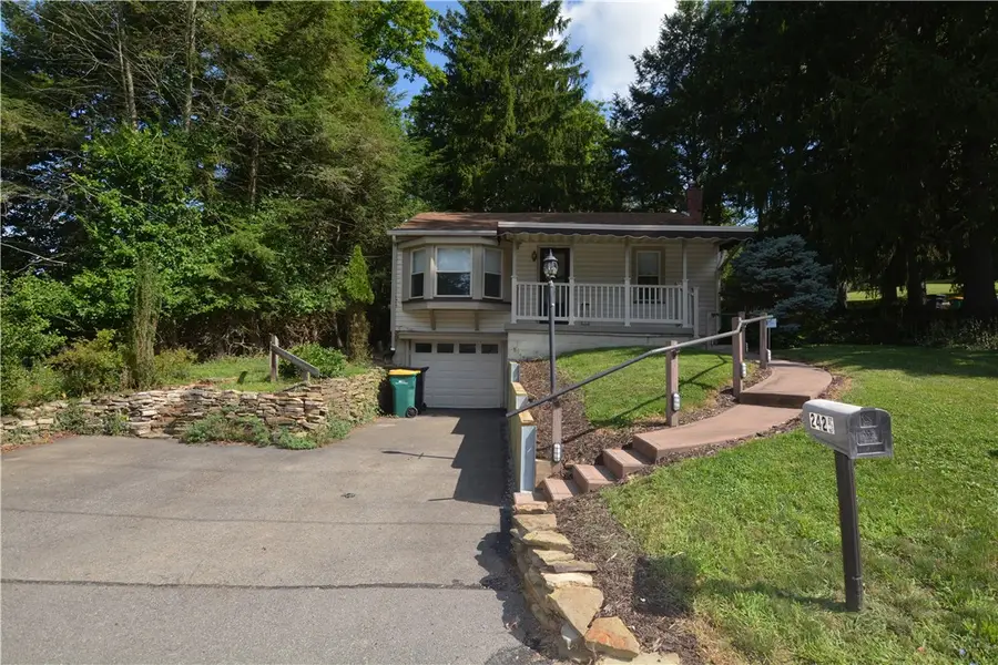 2425 Hampton Ave, Allison Park, PA 15101 - #2