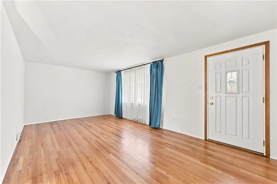 1276 Raven Dr, Pittsburgh, PA 15243 - #2
