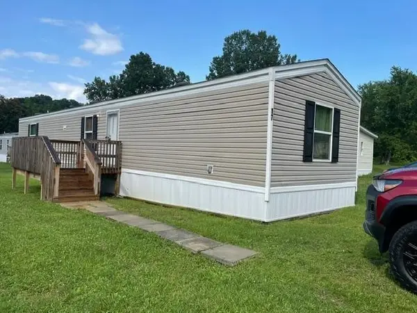 17 Shellie St #C-9, Uniontown, PA 15401