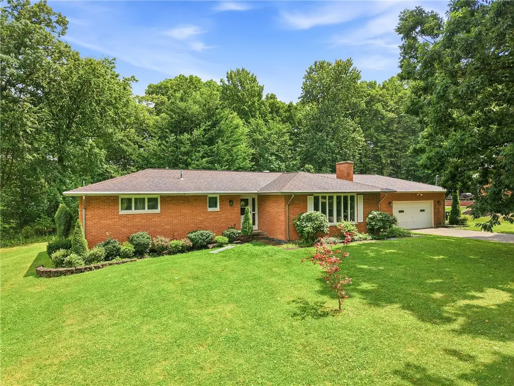 655 Christy Rd, Hermitage, PA 16148 - #1