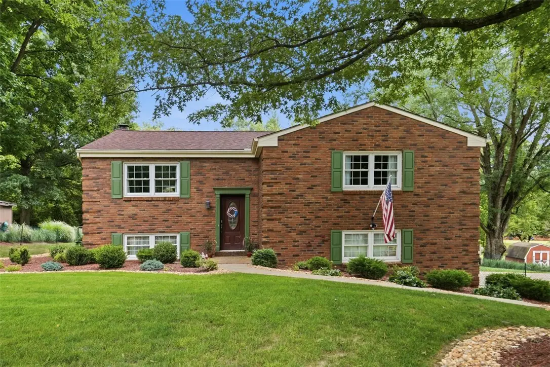 4996 Graphic Dr, Gibsonia, PA 15044 - #1