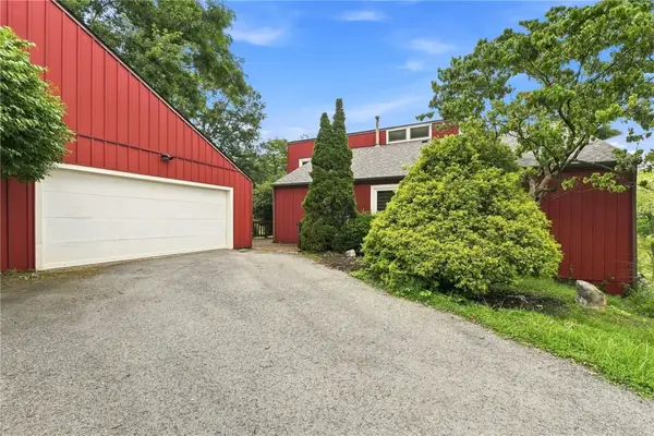 126 Pinewood Drive, Bridgeville, PA 15017