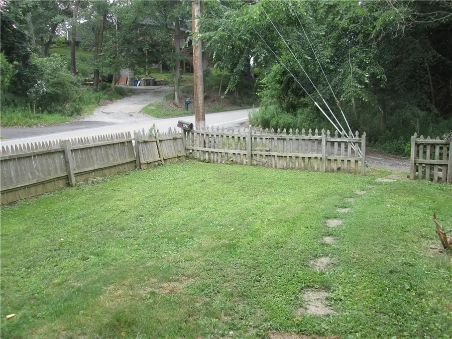 626 Vilsack Rd, Glenshaw, PA 15116 - #2