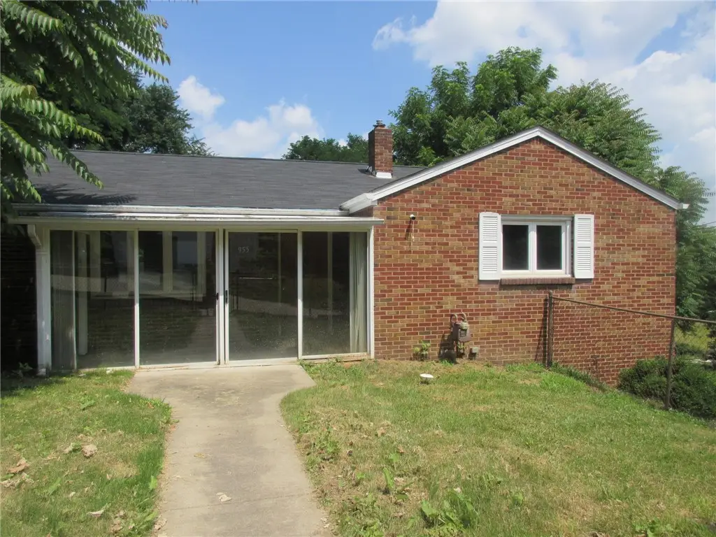 955 Buena Vista St, Washington, PA 15301 - #1