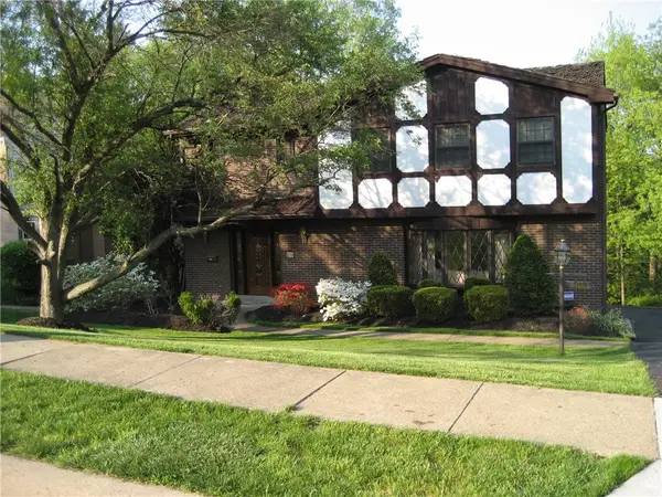 219 Main Entrance Dr, Pittsburgh, PA 15228