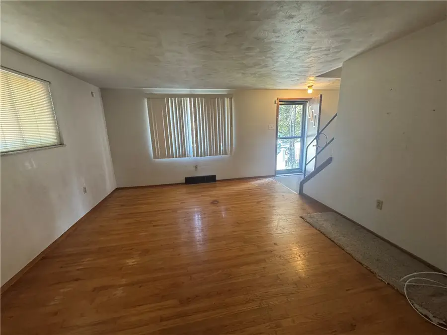 216 Shenandoah Dr, Pittsburgh, PA 15235 - #3