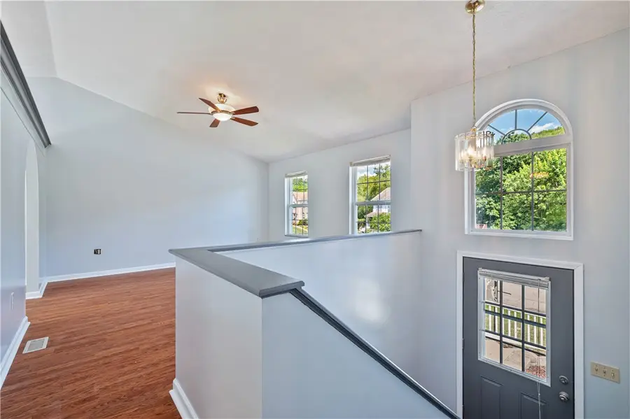 671 Peregrine Dr, North Huntingdon, PA 15642 - #3