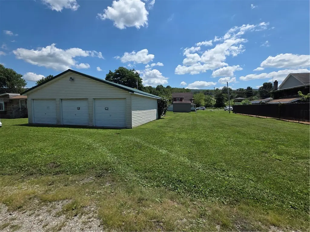 1104 Manor Ave, Latrobe, PA 15650 - #1