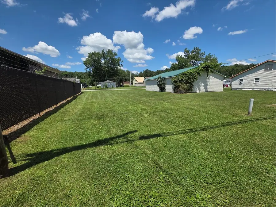 1104 Manor Ave, Latrobe, PA 15650 - #2