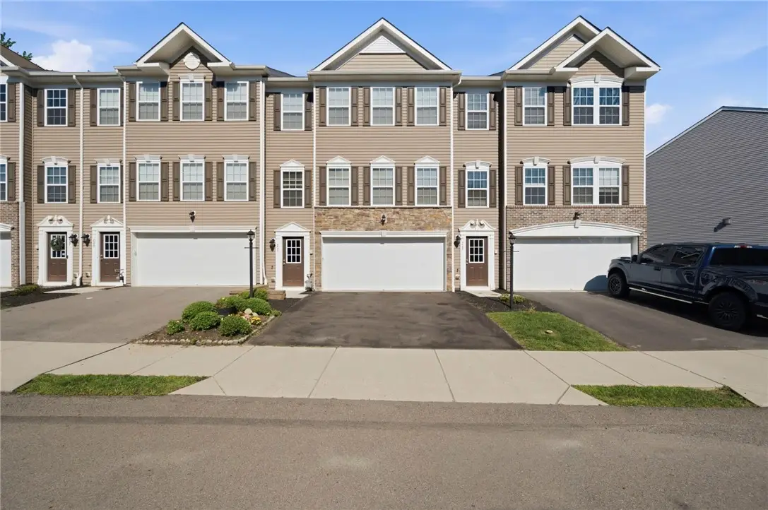211 Lockheed Dr, Coraopolis, PA 15108 - #1