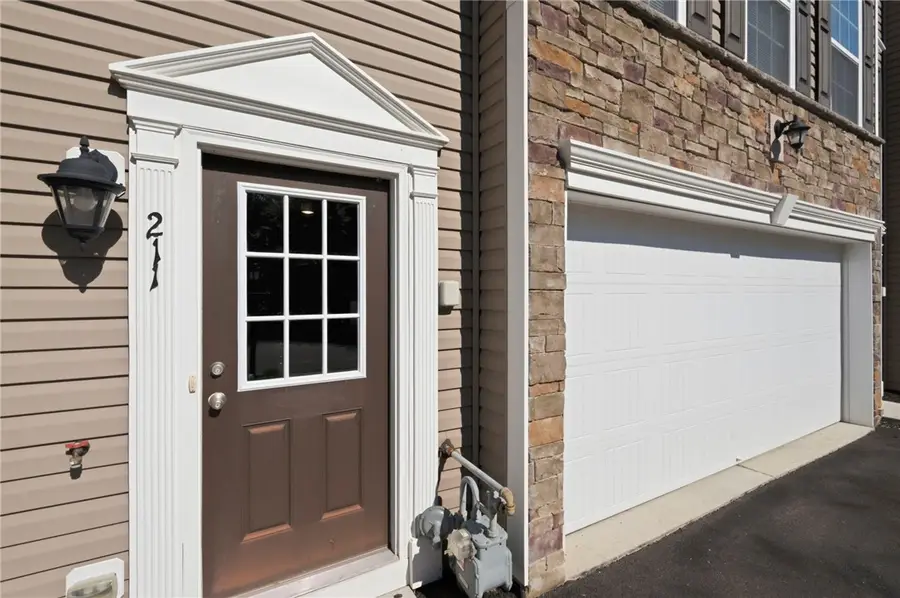 211 Lockheed Dr, Coraopolis, PA 15108 - #2