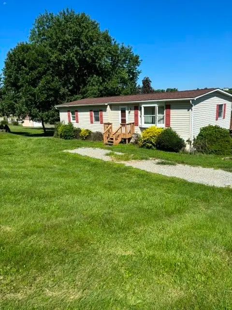 8891 Broadway St, Westmoreland City, PA 15692 - #1