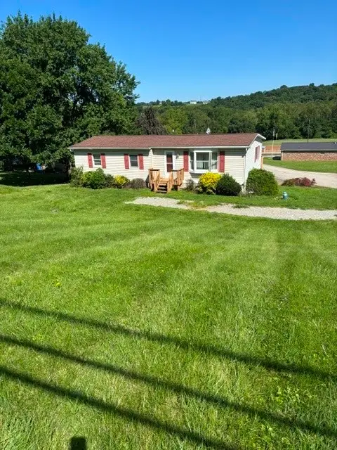 8891 Broadway St, Westmoreland City, PA 15692 - #2