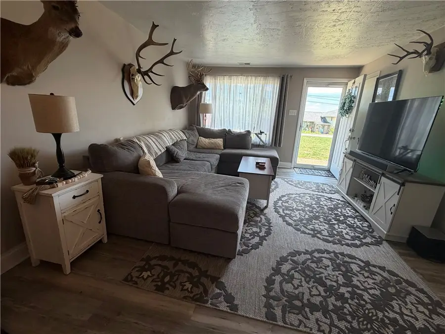 405 4th St, Robinson, PA 15057 - #2