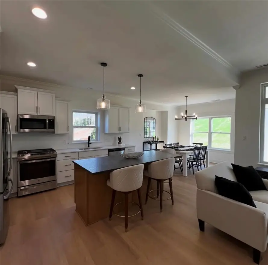 233 Saunders Station, Trafford, PA 15085 - #2