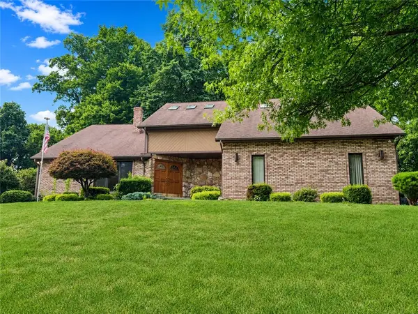 135 Regency Dr, Uniontown, PA 15401