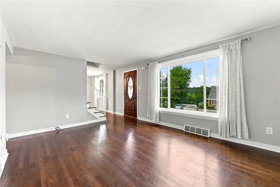 6746 W Barivista Dr, Verona, PA 15147 - #2