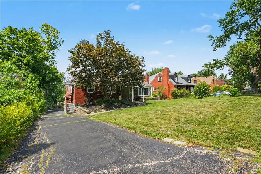 1242 Arrowood Dr, Pittsburgh, PA 15243 - #2