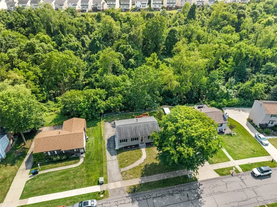 114 Darnley Dr, Coraopolis, PA 15108 - #3