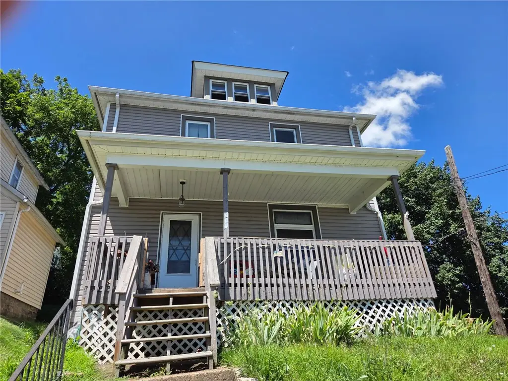 712 6th St, Ellwood City, PA 16117 - #1