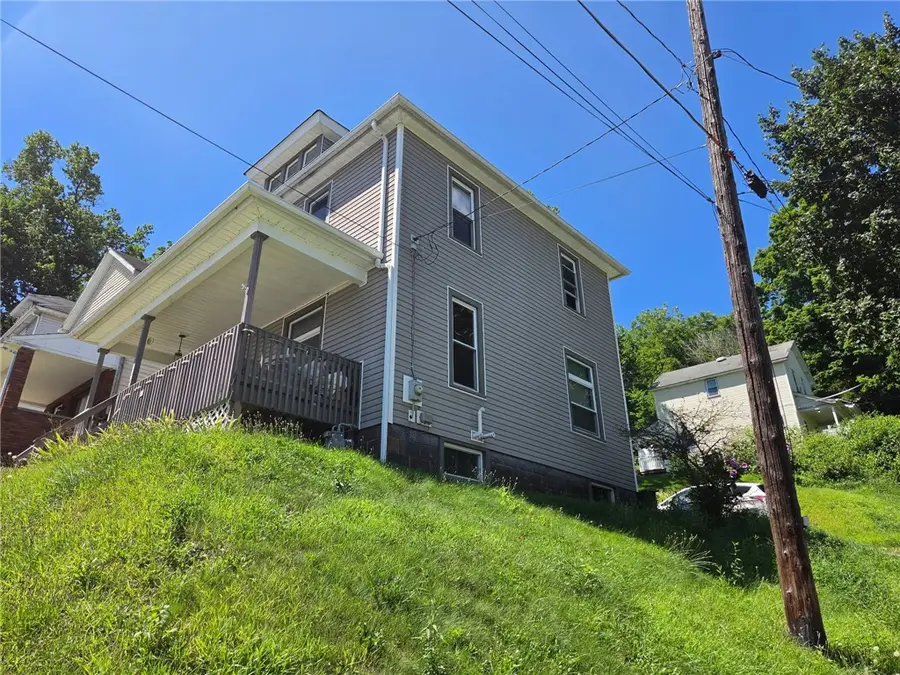 712 6th St, Ellwood City, PA 16117 - #2