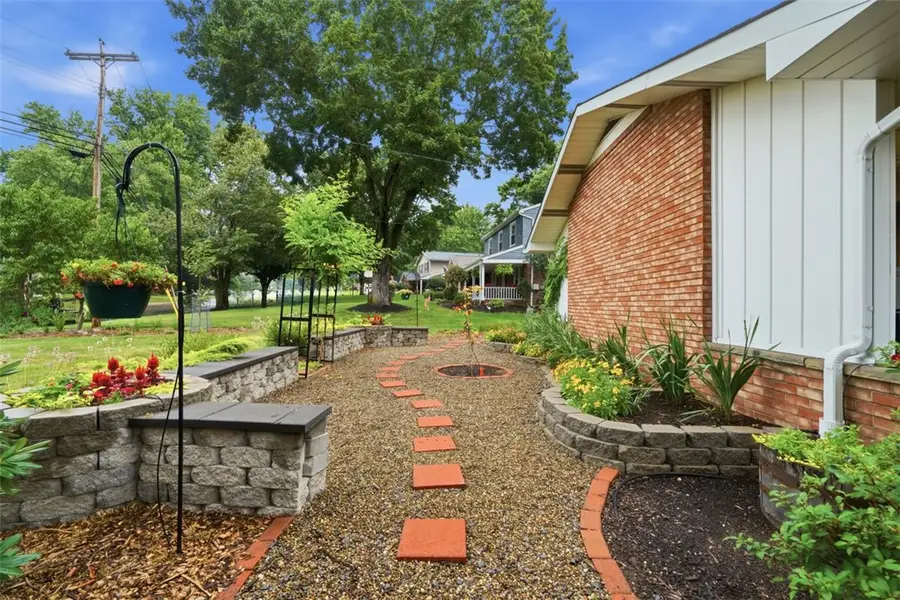 1538 King Charles Dr, Pittsburgh, PA 15237 - #3