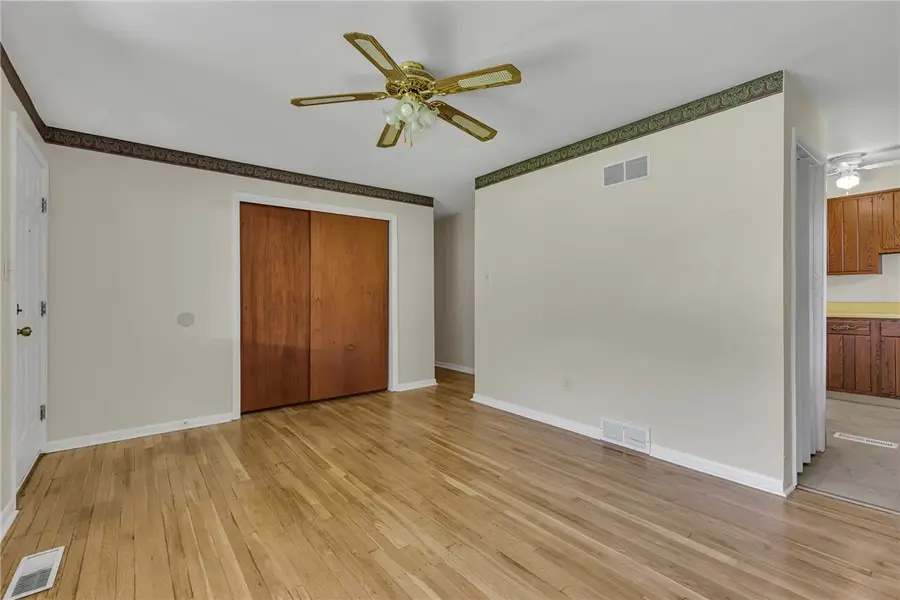 217 Greenwood Dr, New Brighton, PA 15066 - #2