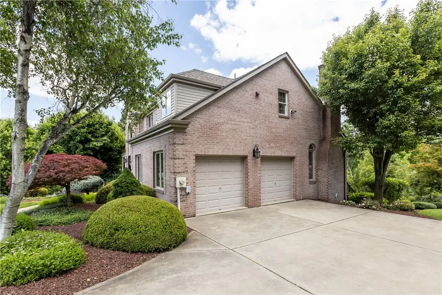 5505 Steeplechase Ct, Bethel Park, PA 15102 - #2