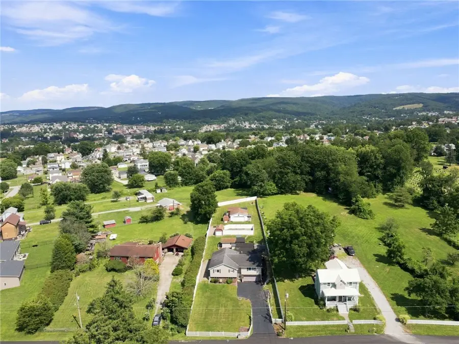 222 Dewitt Ave, Connellsville, PA 15425 - #2