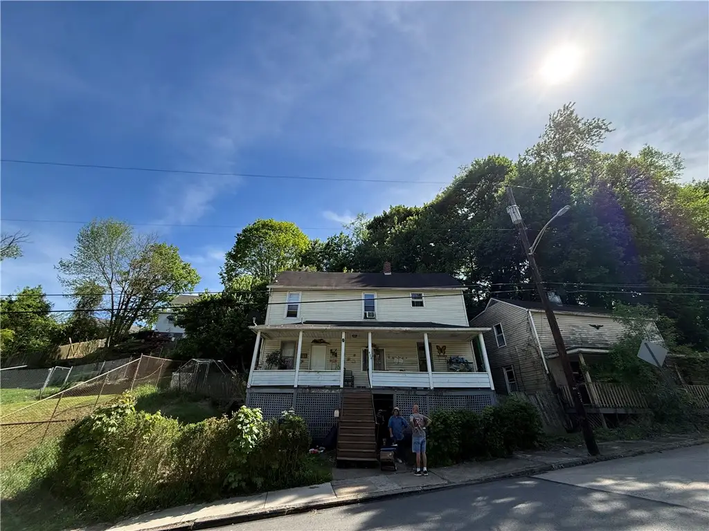 435 6th St, Donora, PA 15033 - #1