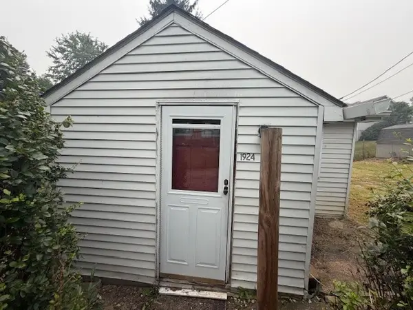 1924 Cherry Aly, Monaca, PA 15061