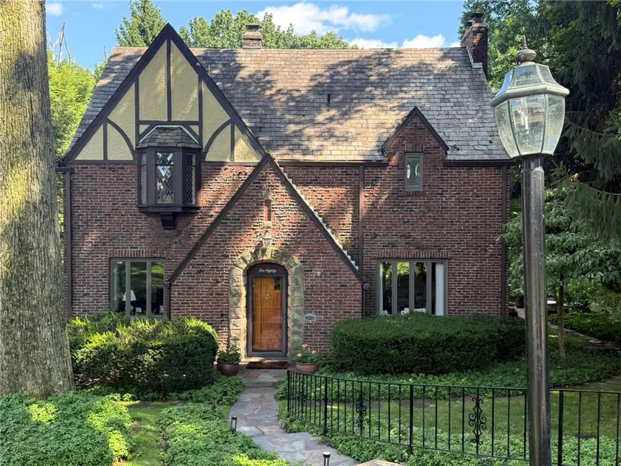 1080 Woodberry Rd, New Kensington, PA 15068 - #2