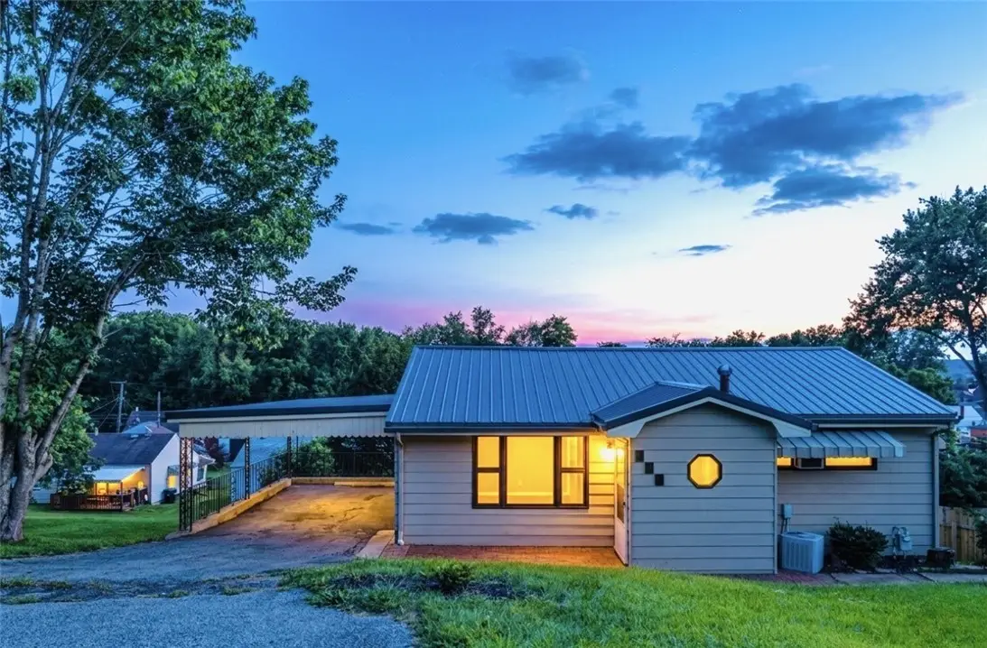 901 Skyline Dr, Ellwood City, PA 16117 - #1