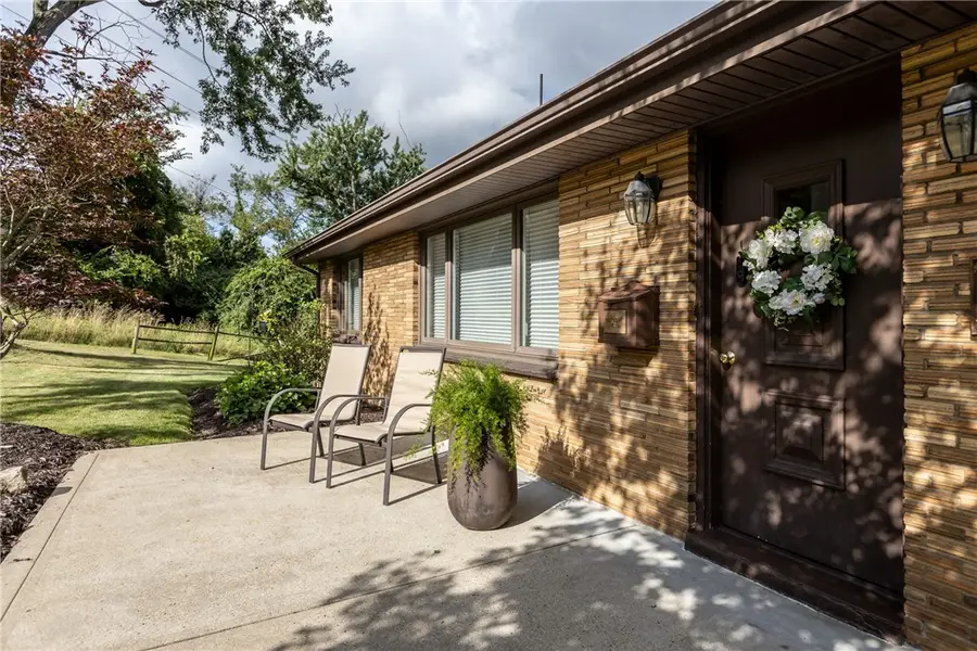 28 Lorraine Dr, Carnegie, PA 15106 - #2