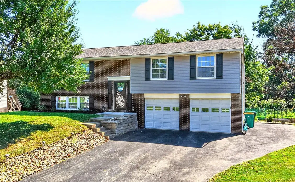 2018 Pembrook Dr, Glenshaw, PA 15116 - #1