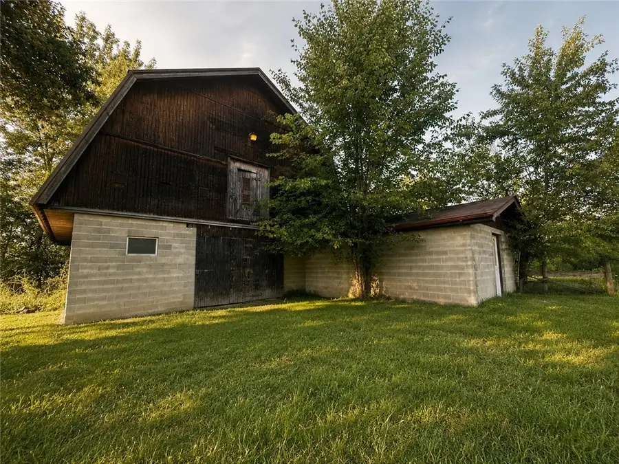 518 Shadyrest Rd, Ellwood City, PA 16117 - #3