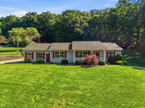 195 Browns Hill Road, Valencia, PA 16059