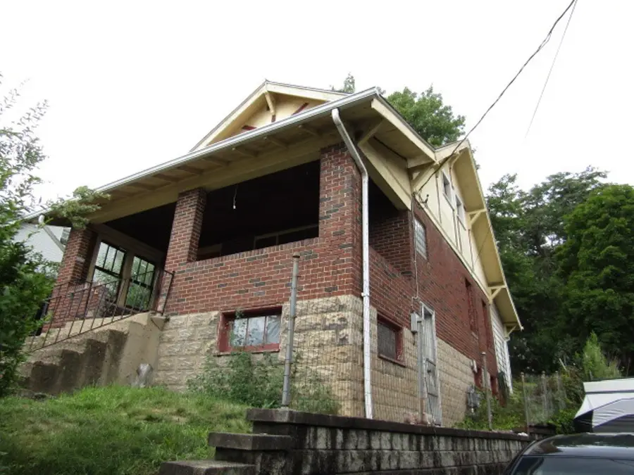 424 W 9th Ave, Tarentum, PA 15084 - #3