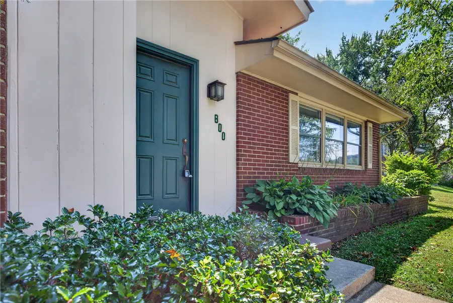 800 Chateau Dr, Ellwood City, PA 16117 - #3