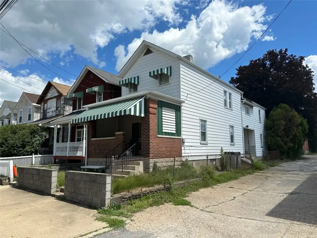 210 Munson Ave, McKees Rocks, PA 15136 - #1